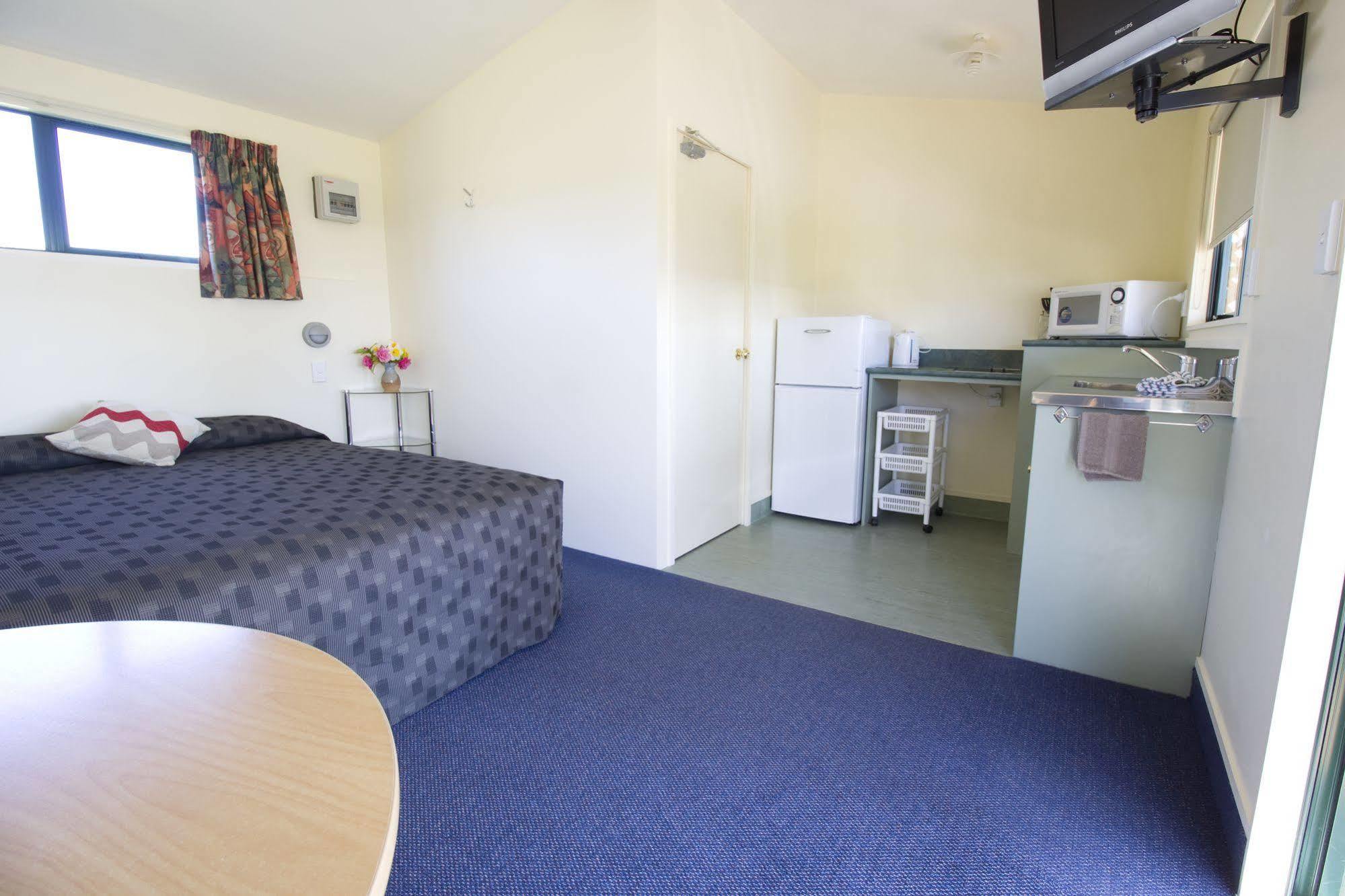 Taupo Top 10 Holiday Park Exterior photo