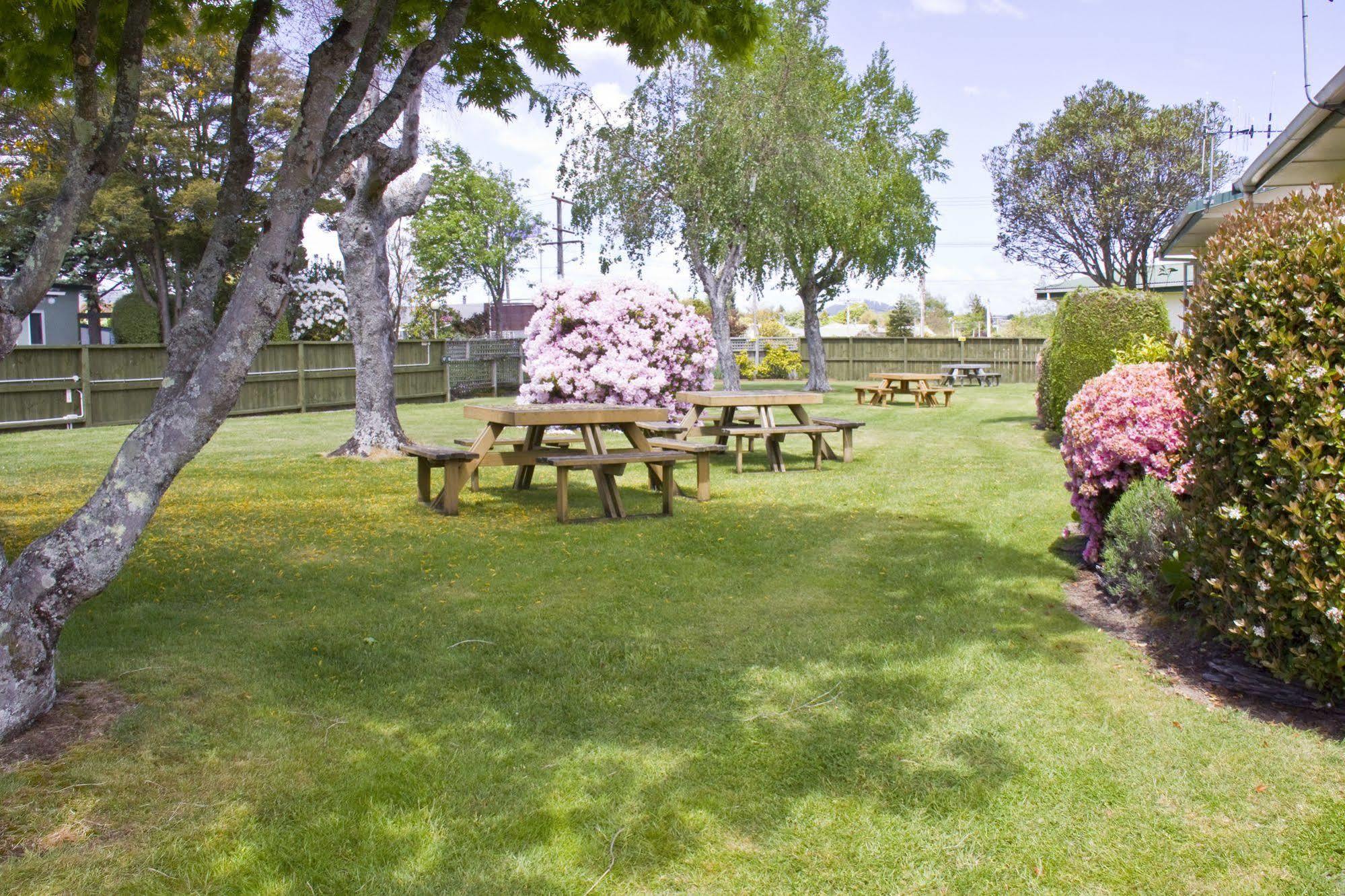 Taupo Top 10 Holiday Park Exterior photo